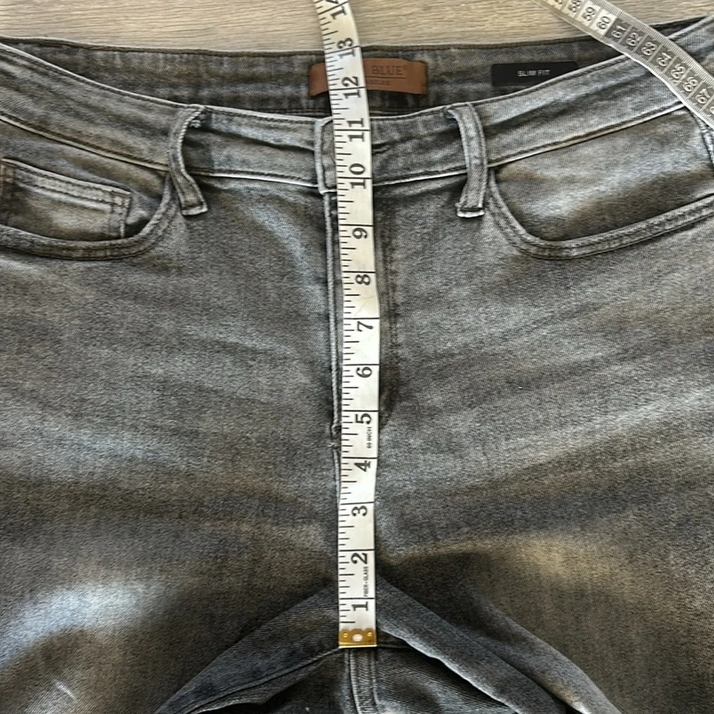 Judy Blue Slim Fit crop jeans in black wash size 31